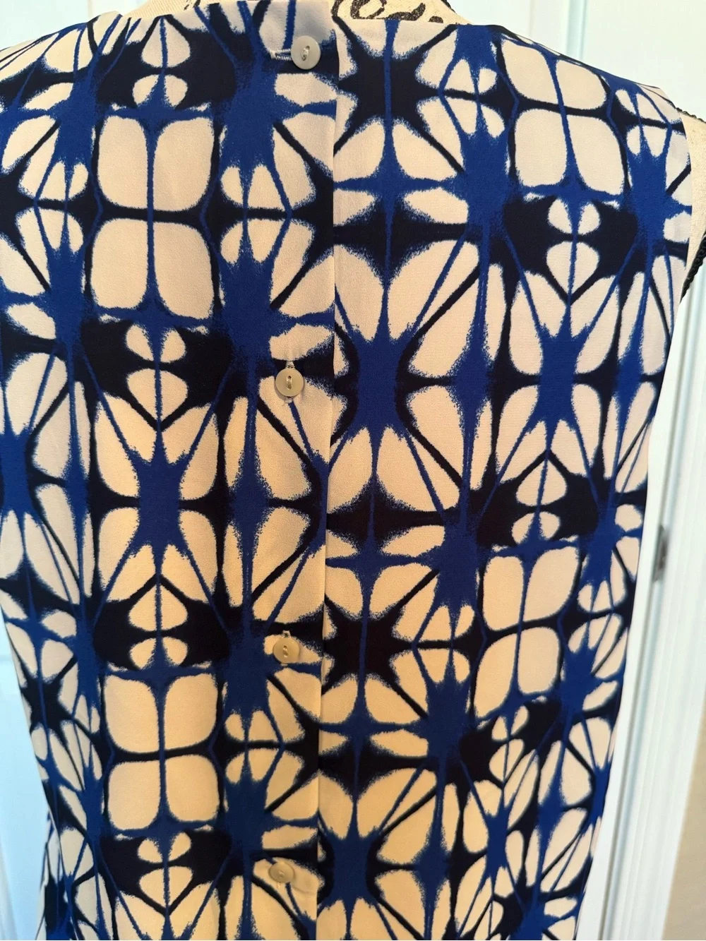 Banana Republic Women’s Blue & White Geometric Print Sleeveless Blouse Small